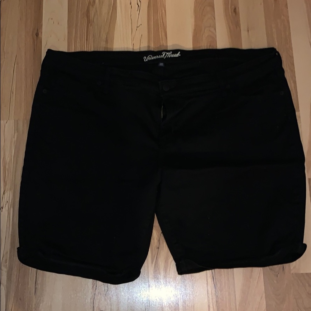 Universal Thread Bermudas